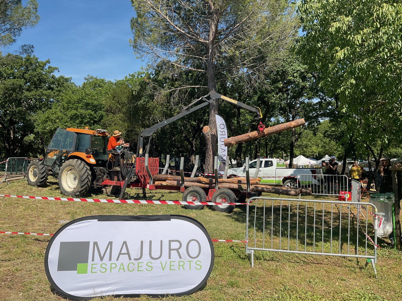 Entreprise de grûtage à la remorque forestière près de Montpellier :  démonstration de l'entreprise MAJURO au salon de la ruralité à Saint Gély du Fesc